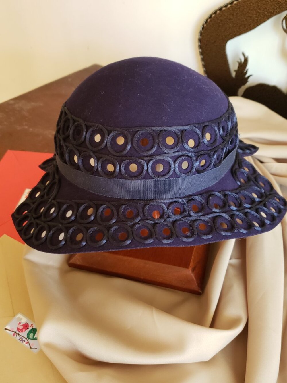 VINTAGE MERRIMAC HAT, BEAUTIFUL NAVY BLUE STLYLISH GO TO TOWN HAT 1950'S - Picture 3 of 8